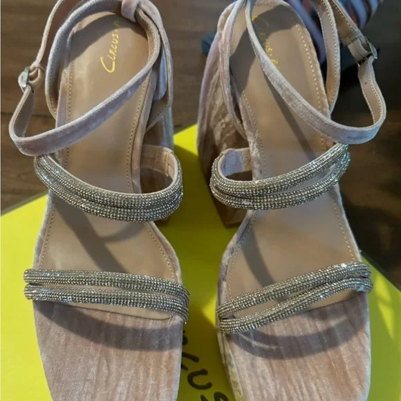 MilaJewel Sam Edelman Circus Ny ankle strap platform sandals. Extraordinary. - Picture 3 of 16